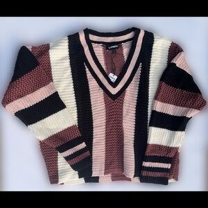 ✨ HP ✨ Rose, Mauve, Cream, & Black ✨ Striped V-Neck ✨